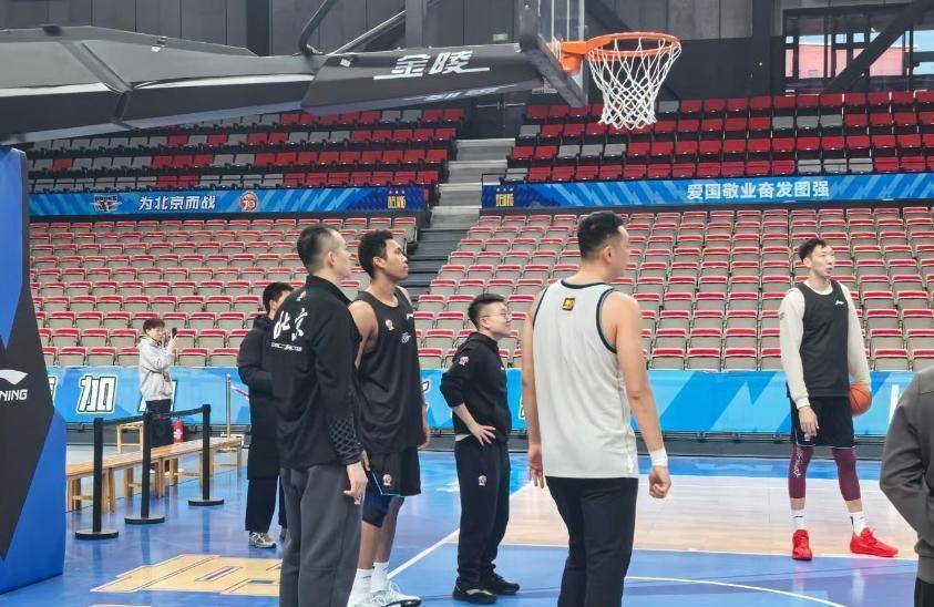 九游体育怎么买球-清晨体能课后，北京首钢篮板制胜备战欧联，气氛紧张，心理建设被强调的简单介绍