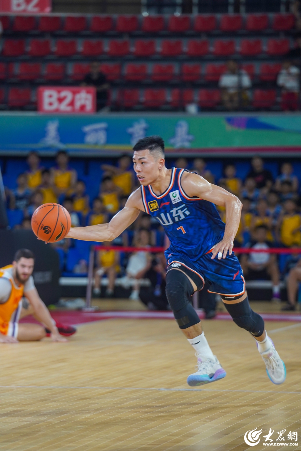 九游体育下载app-加时末段山东男篮调整名单以备欧超杯；更衣室发声环节打磨；赛场秩序良好；更衣室氛围转暖的简单介绍