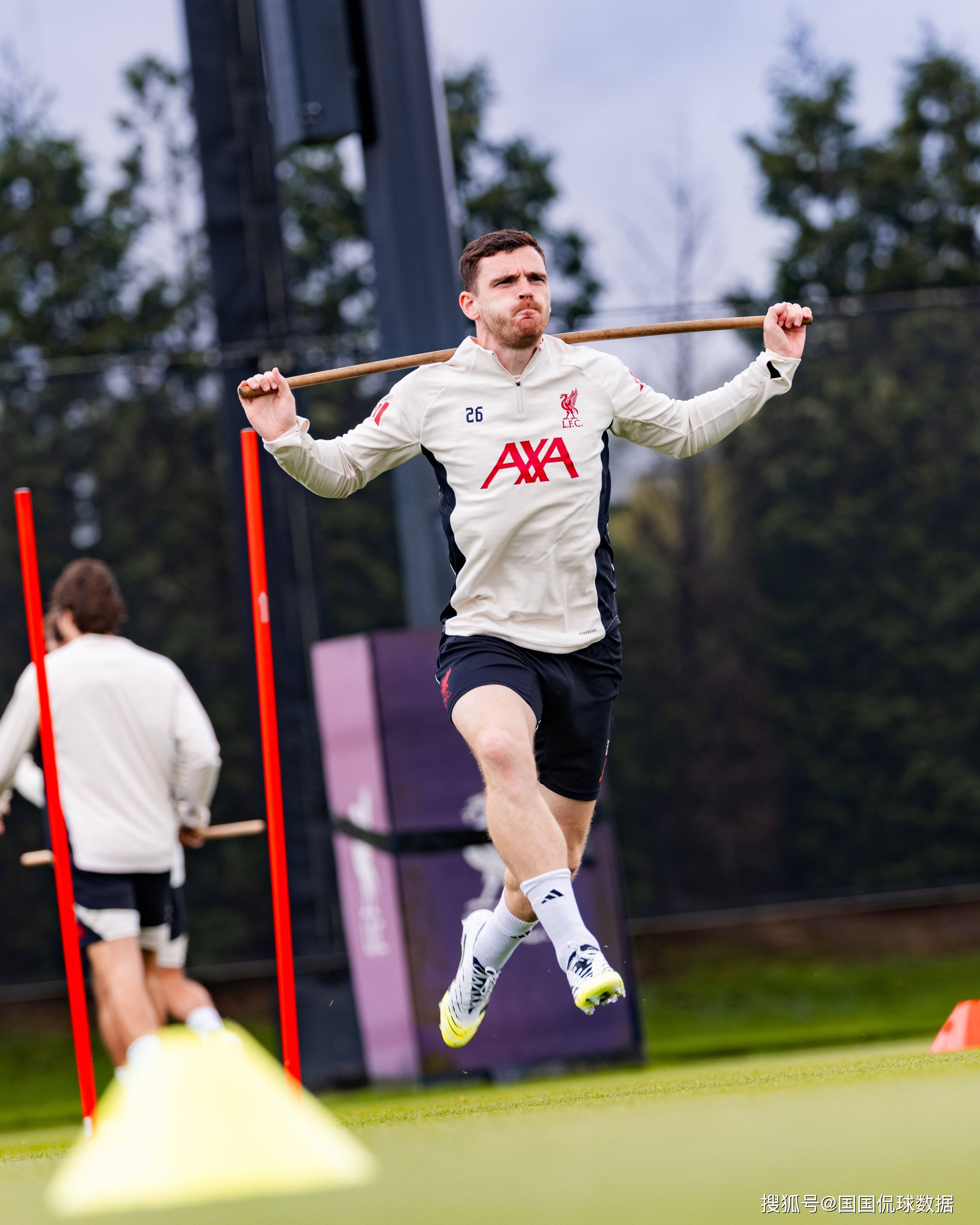 九游体育app-关于国际比赛日巴黎圣日耳曼备战社区盾,主帅复盘细节曝光,更衣室稳定,纪律约束更严格的信息