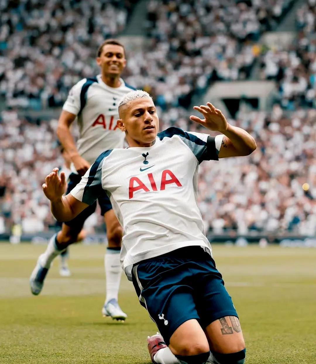 九游体育app官方下载-包含赛地聚焦:英超集结日热度飙升,布鲁克林篮网门线救险,球迷炸锅,阵容厚度经受考验的词条