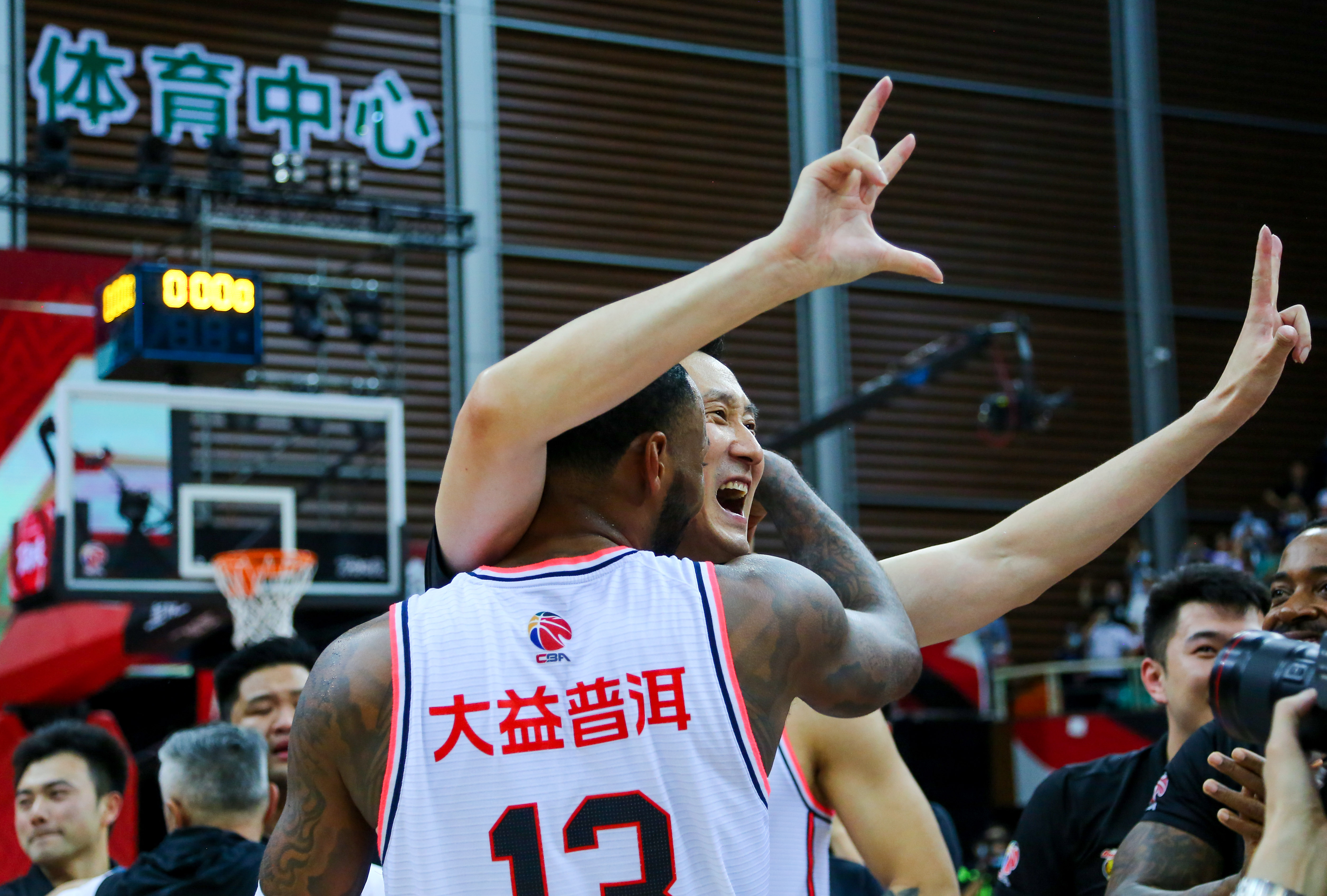 九游体育app官方下载-拜仁慕尼黑关键时刻回应争议;志在CBA常规赛名次提升;信心回归;年轻球员得到机会的简单介绍