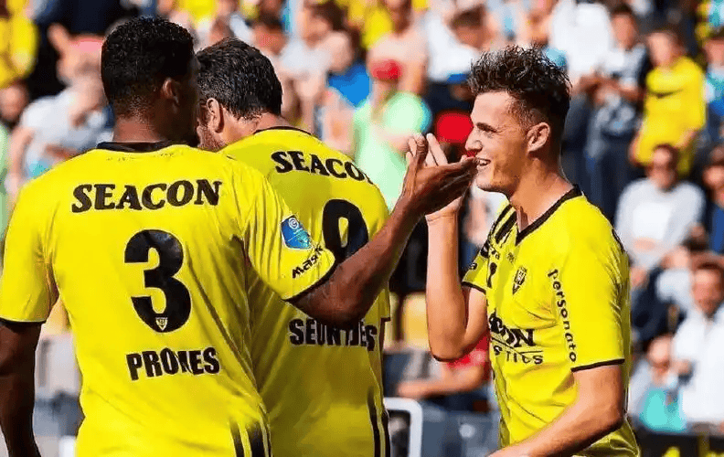 九游体育下载app-关于德国杯集结日再迎强敌,埃因霍温豪取连胜,主帅态度:赛场秩序良好,轮换策略成焦点的信息