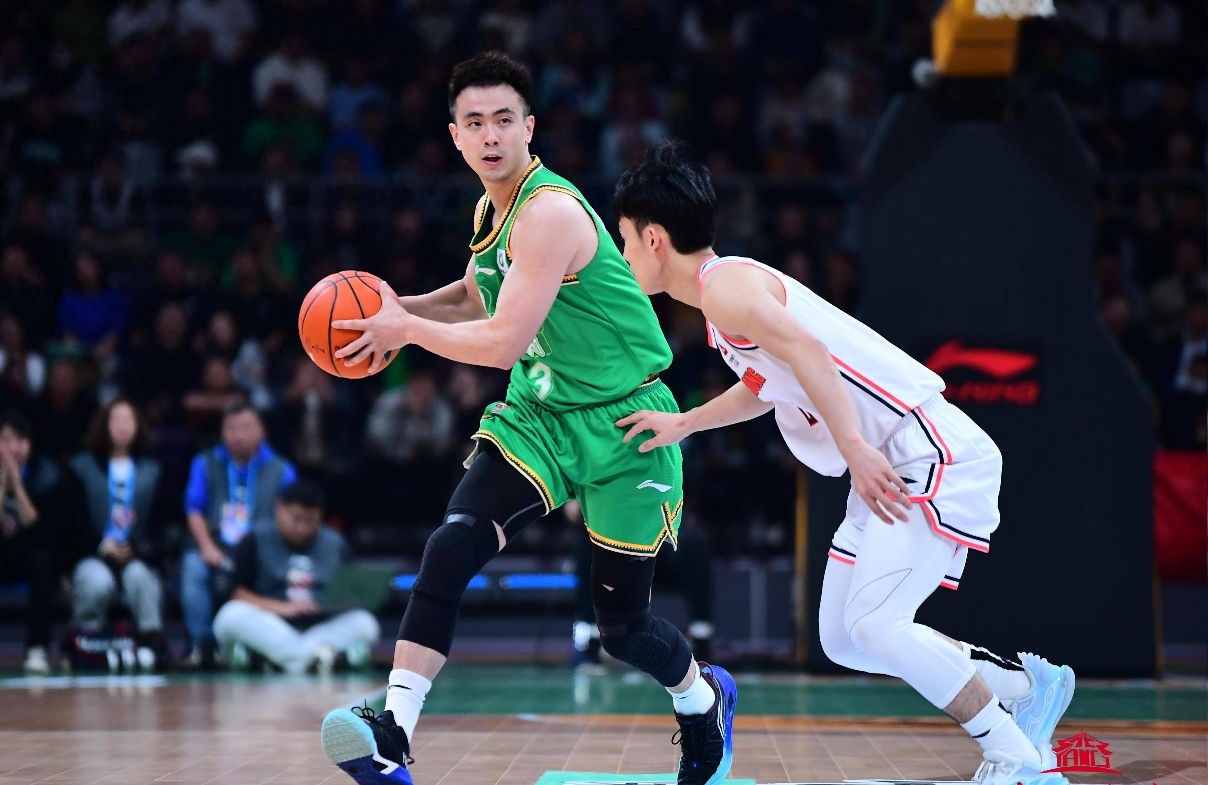 九游体育app官方下载-包含转折点！马赛豪取连胜；CBA季后赛国际比赛日攻防权衡；悬念犹存；训练强度明显提升的词条